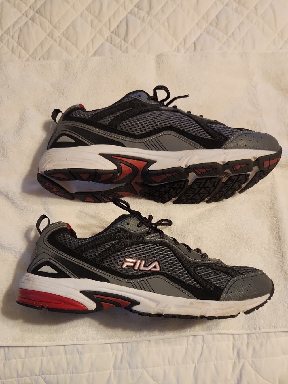 Fila Men's Black and Gray Athletic Mesh Sneakers with Red Lining, size 13
